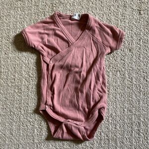 Kate quinn 12-18 month bodysuit EUC
